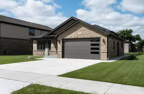 7942 W 74 St, Bridgeview, IL 60455 photo 2