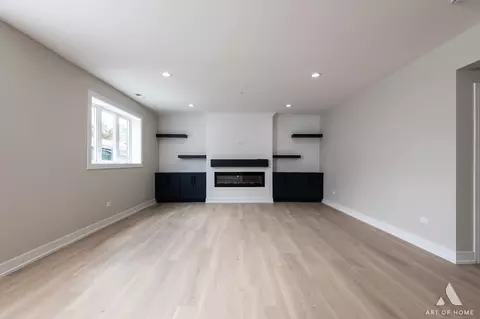 Living - 7945 W 73 Pl, Bridgeview, IL 60455 photo 2 of 5