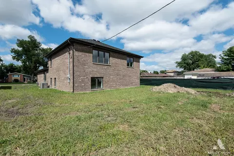 Exterior - 7945 W 73 Pl, Bridgeview, IL 60455 photo 6 of 7