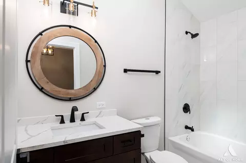 Bath - 7945 W 73 Pl, Bridgeview, IL 60455 photo 4 of 6