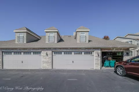 955 Buckingham Dr #955, Sycamore, IL 60178