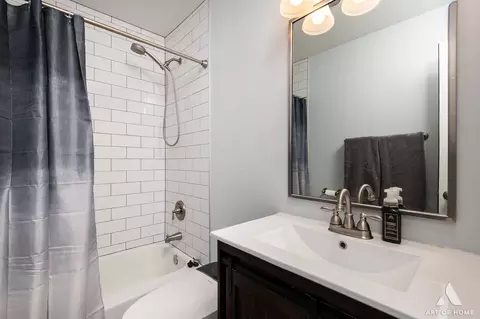 Bath - 4 Birch Tree Ct, Elmhurst, IL 60126 photo 2 of 2