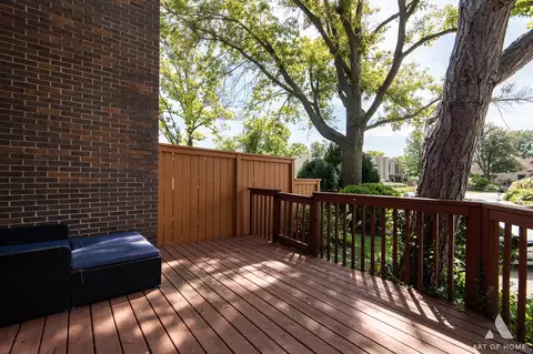 Exterior - 4 Birch Tree Ct, Elmhurst, IL 60126 photo 8 of 9