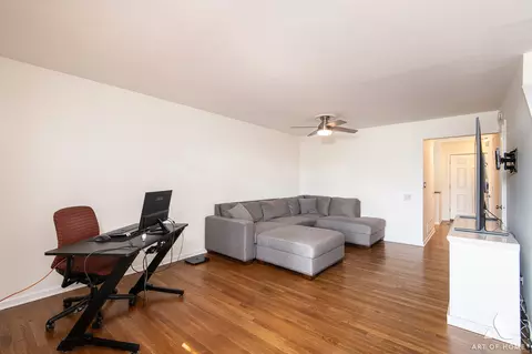 Living - 4 Birch Tree Ct, Elmhurst, IL 60126 photo 2 of 4