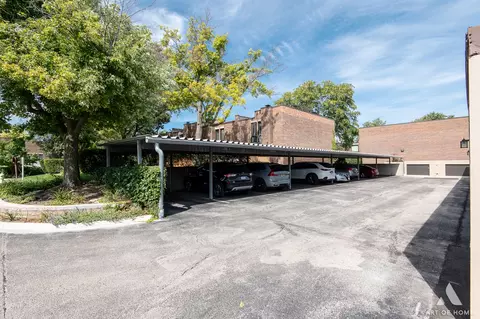 Exterior - 4 Birch Tree Ct, Elmhurst, IL 60126 photo 5 of 9