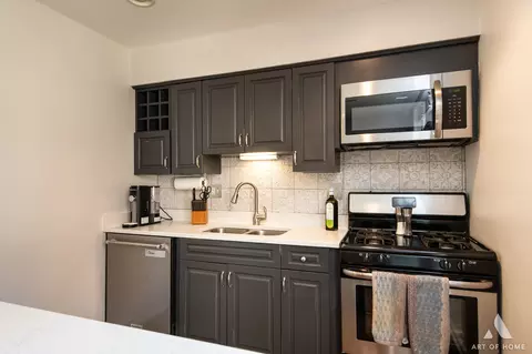 Kitchen - 4 Birch Tree Ct, Elmhurst, IL 60126 photo 4 of 6