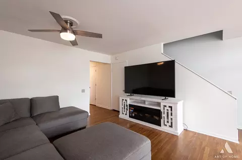 Living - 4 Birch Tree Ct, Elmhurst, IL 60126 photo 1 of 4