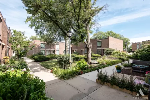 Exterior - 4 Birch Tree Ct, Elmhurst, IL 60126 photo 6 of 9