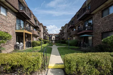 6453 N Northwest Hwy #C5, Chicago, IL 60631