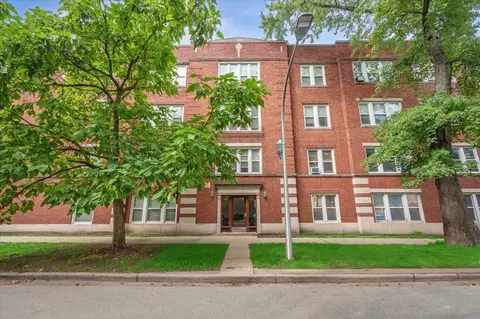 7102 N Damen Ave #3, Chicago, IL 60645