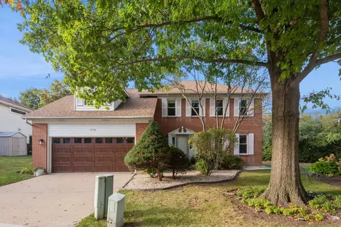 3175 Applewood Ct, Highland Park, IL 60035