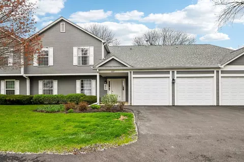 221 Hampshire Ct #201D, Naperville, IL 60565