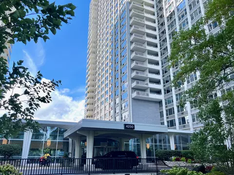 4250 N Marine Dr #832, Chicago, IL 60613