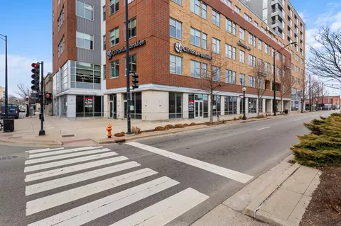 301 N Neil St #702, Champaign, IL 61820