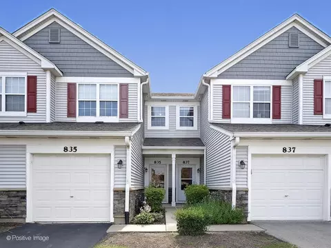 835 Genesee Dr, Naperville, IL 60563