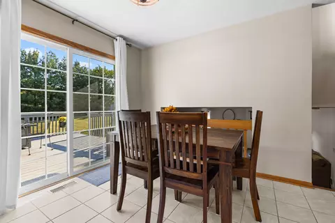 9885 Highstone Dr, Roscoe, IL 61073 photo 9