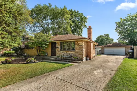 6821 Saratoga Dr, Bridgeview, IL 60455