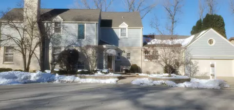 4410 Bobolink Ter, Skokie, IL 60076