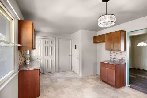 Entry Way - 4712 Gregory St, Mchenry, IL 60051 photo 1 of 1
