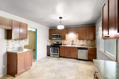 Kitchen - 4712 Gregory St, Mchenry, IL 60051 photo 1 of 3