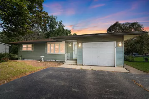 4712 Gregory St, Mchenry, IL 60051
