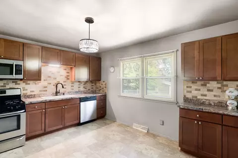 Kitchen - 4712 Gregory St, Mchenry, IL 60051 photo 3 of 3