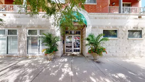 120 W Oak St #5D, Chicago, IL 60610
