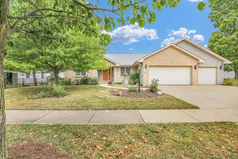 3104 Countrybend Ln, Champaign, IL 61821