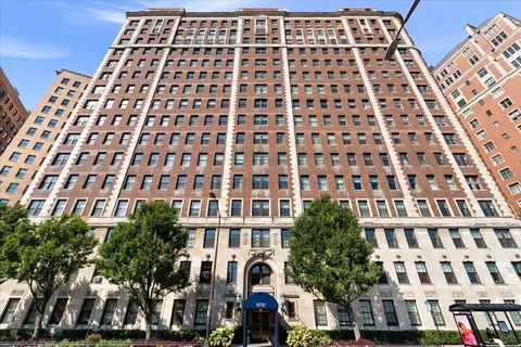 3750 N Lake Shore Dr #6E, Chicago, IL 60613