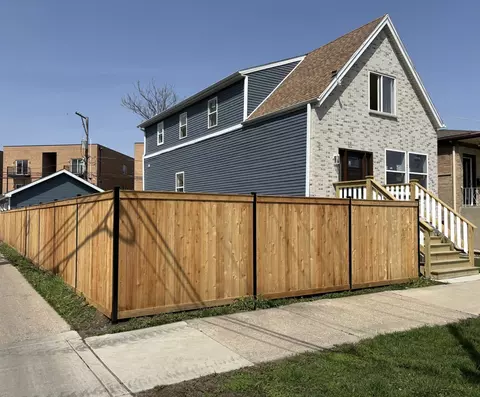 4134 W Roscoe St, Chicago, IL 60641