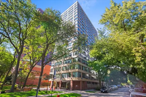 2970 N Lake Shore Dr #6F, Chicago, IL 60657