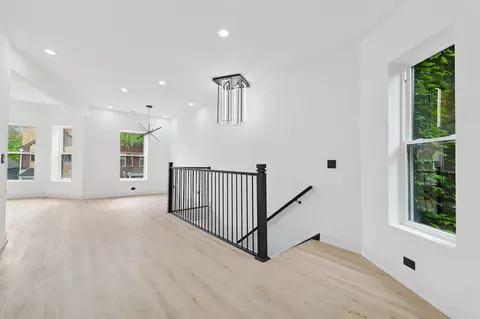 Living - 6430 S Eberhart Ave, Chicago, IL 60637 photo 2 of 4