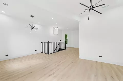 Living - 6430 S Eberhart Ave, Chicago, IL 60637 photo 4 of 4