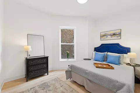 Bedroom - 6430 S Eberhart Ave, Chicago, IL 60637 photo 1 of 10
