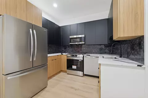 Kitchen - 6430 S Eberhart Ave, Chicago, IL 60637 photo 2 of 2