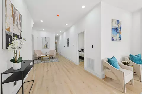 Entry Way - 6430 S Eberhart Ave, Chicago, IL 60637 photo 1 of 4