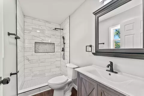 Bath - 320 Glenwood Ave, Mchenry, IL 60051 photo 1 of 1