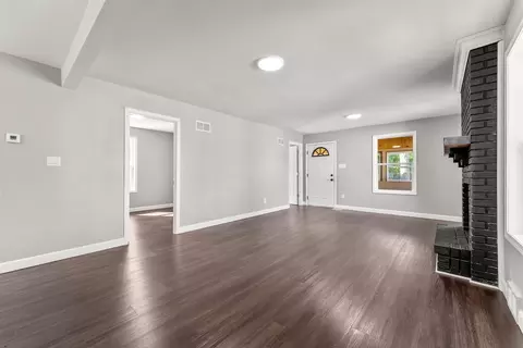 Living - 320 Glenwood Ave, Mchenry, IL 60051 photo 5 of 5