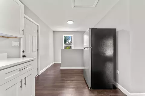 Entry Way - 320 Glenwood Ave, Mchenry, IL 60051 photo 1 of 1