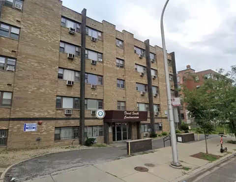 7854 S South Shore Dr #211, Chicago, IL 60649