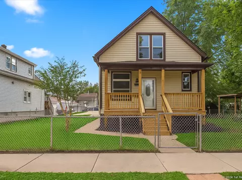 2745 Desplaines St, Blue Island, IL 60406