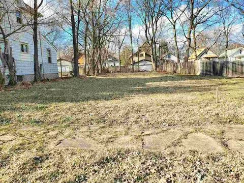 821 Island Ave, Rockford, IL 61102