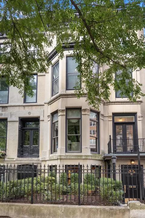 1252 N State Pkwy, Chicago, IL 60610