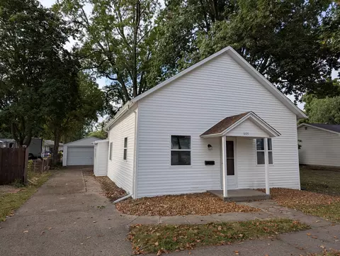 605 E Overton St, Tuscola, IL 61953
