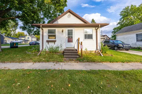 348 N Market St, Seneca, IL 61360