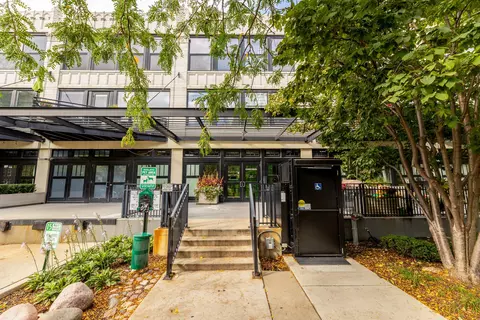 1110 W 15th St #328, Chicago, IL 60608