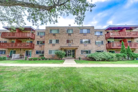 712 W Dempster St #FG10, Mount Prospect, IL 60056