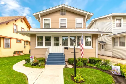 911 Richmond St, Joliet, IL 60435