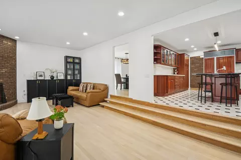 6575 N Caldwell Ave, Chicago, IL 60646 photo 13