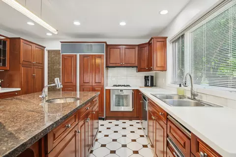 6575 N Caldwell Ave, Chicago, IL 60646 photo 12